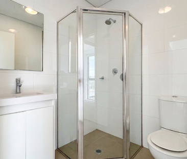 MODERN STREET FACING APARTMENT! - Photo 6