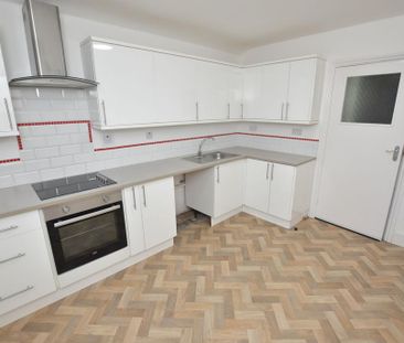 3 bedroom maisonette to rent - Photo 4