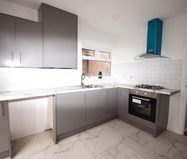 3 bedroom semi-detached house to rent - Photo 3