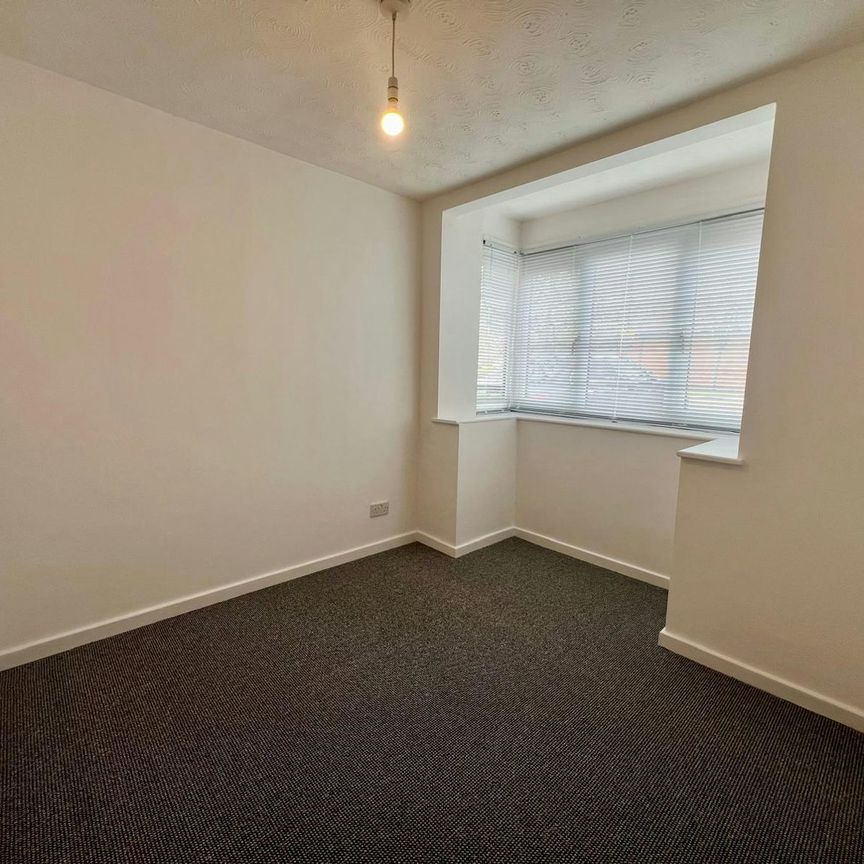 Flat to rent on - Photo 1