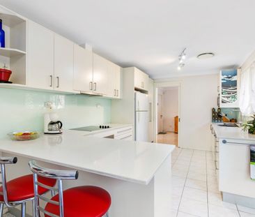 Fantastic family home in a premier upper north shore pocket - Photo 6