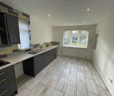 3 bedroom semi-detached house to rent - Photo 6