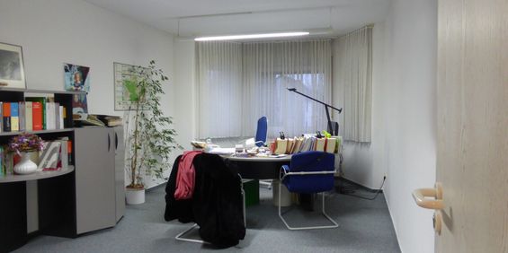 69 m² Gewerbeeinheit im Erdgeschoss inkl. 2 Stellplätzen - Photo 3