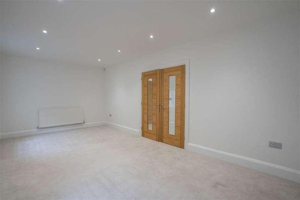 Hanbury Road, Solihull, B93 - Photo 1