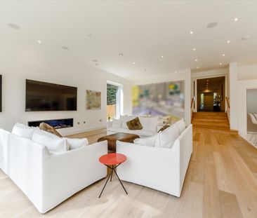 Available to let is this family home within a short walk of Ascot H... - Photo 5