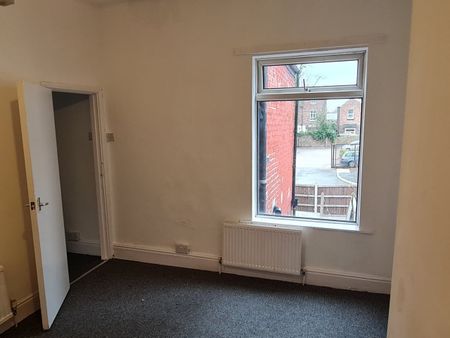 3 Bed End Terrace, Amos Street, M9 - Photo 3