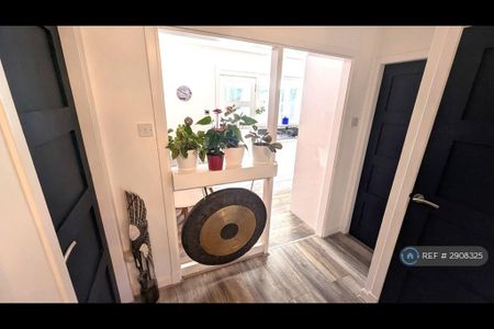 1 bedroom semi-detached house to rent - Photo 4