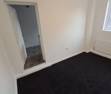 2 bedroom end of terrace house to rent - Photo 2