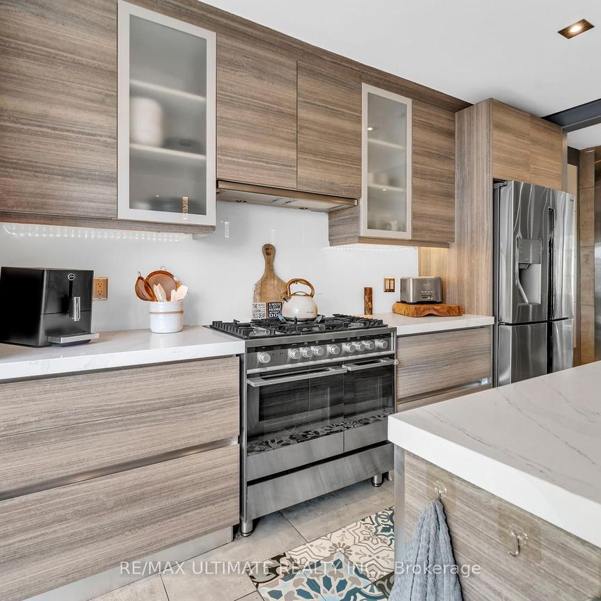 For Lease - 10 Oakdene Crescent, Toronto, Ontario - Photo 1