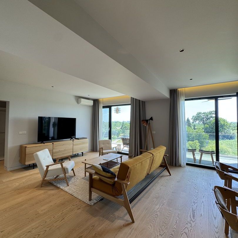 PENTHOUSE | 3 rooms | 140 SQM | VIEW OF THE LAKE - Photo 1