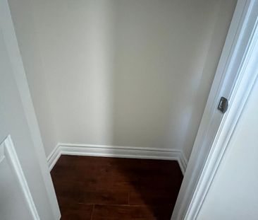 For Lease - 327 Evergreen Crescent Unit# Main, Oakville, Ontario - Photo 6