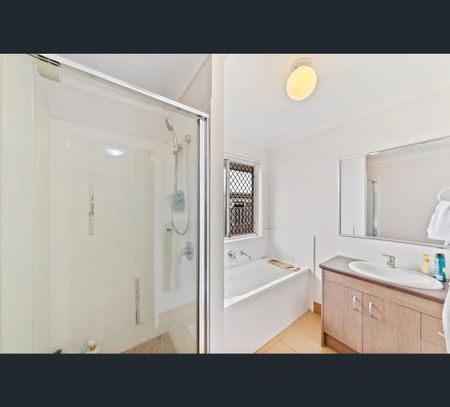 2/19 Essington Mews, Leichhardt, Qld 4305 - Photo 5