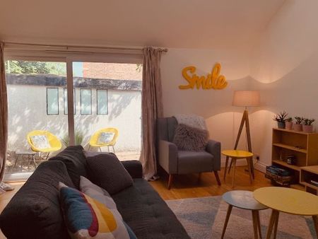 Central Location - All Female House - Photo 4