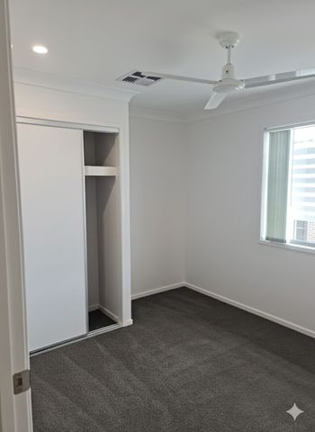 Avail 16/01/26-3 BED 2 BATH TOWNHOUSE WITH FULLY DUCTED AIR - Photo 4