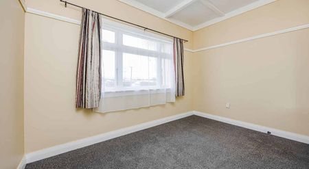 Spacious Standalone Home with Large Yard Near ... - Photo 2