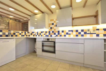 3 bedroom detached house to rent - Photo 5
