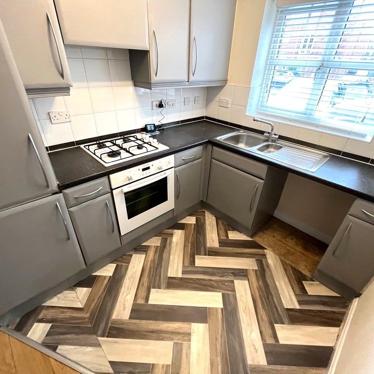 Park Close, Preston - Photo 1