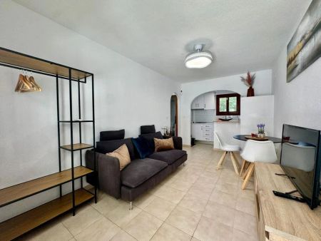 Alquiler de piso en Urbanización Lago Jardín, 2 - Photo 2