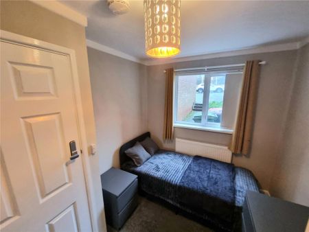 1 bedroom in a house share to rent - Photo 2