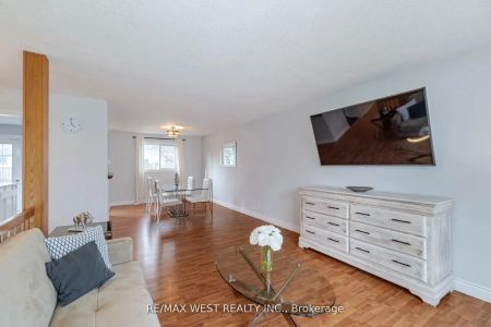 75 Wright Crescent #Upper - Photo 2