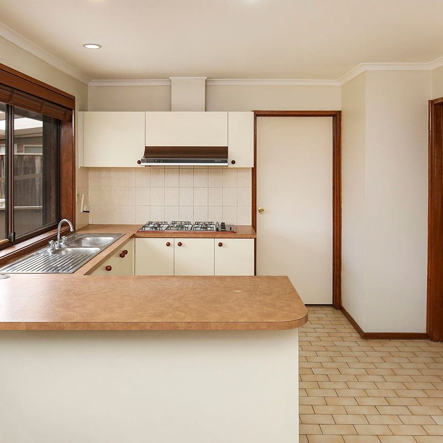 9 Oakbank Avenue, Mill Park, Vic 3082 - Photo 1