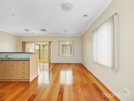 Neat Family Home in Desirable South Kingsville! - Photo 2