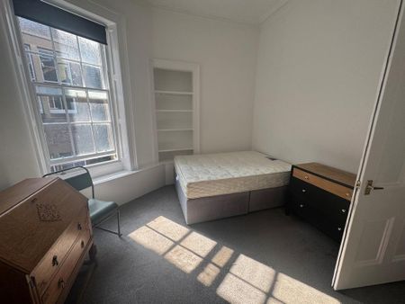 4 bedroom flat to rent - Photo 2
