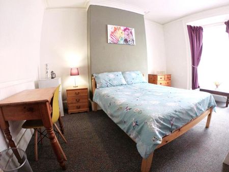 1 bedroom in a house share to rent - Photo 3