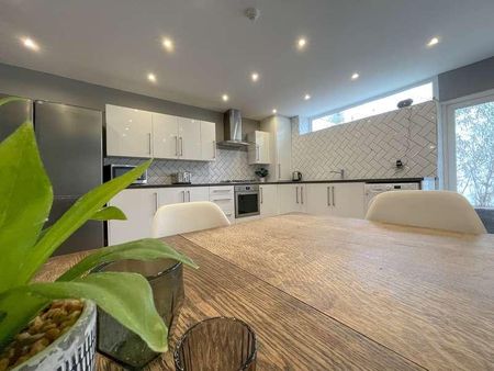 Pownall Square, L3 - Photo 5