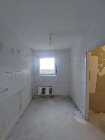 Hoch hinauf: 2,5-Zimmer-Heimwerker-Wohnung mit viel Potenzial zu vermieten! Ab sofort! - Photo 3