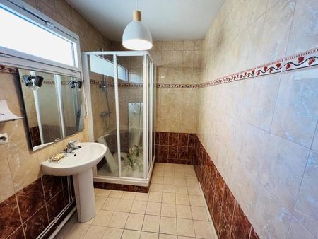 Location Appartement 3 pièces 69m² MACON 71000 - Photo 4