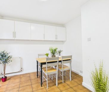 1 bedroom in a house share to rent - Photo 3