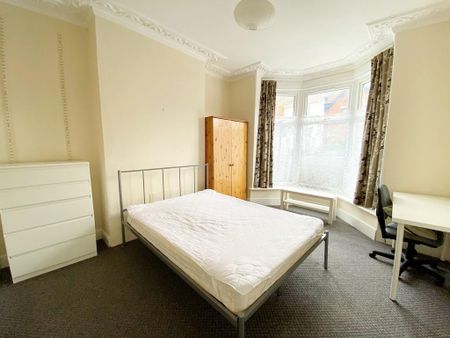 5 bedroom terraced house to rent - Photo 3