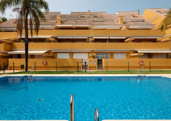 Apartment, close to beaches, restaurants and supermarkets, in urb. Marbella Park Beach, Elviria