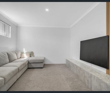 WELL PRESENTED FAMILY HOME! - Photo 2