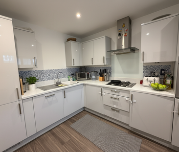 4 bedroom semi-detached house to rent - Photo 5