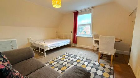 Studio to rent - Photo 2