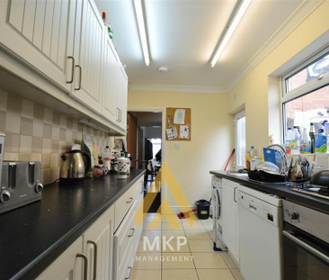 4 bedroom terraced house to rent - Photo 5