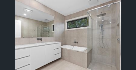 Large Modern Townhome - Photo 5