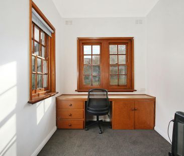 Neat Two Bedroom Home in East Albury - Photo 5