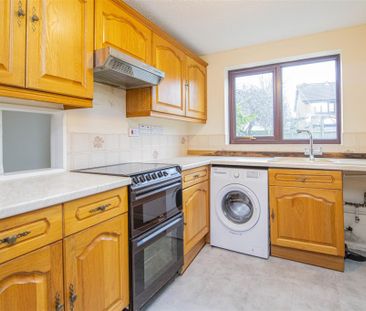 4 bed House - Detached To Let - Photo 3