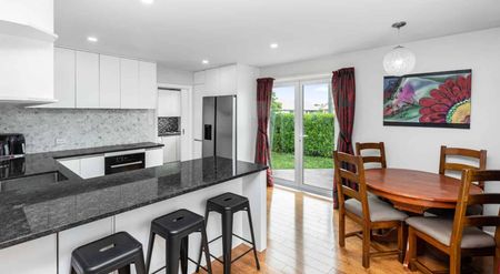 Fresh, Modern & Well-Located - Photo 5