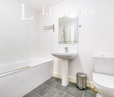 4 bedroom house to rent Weaving Gardens, Nottingham, NG5 - Photo 6