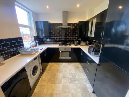 3 bedroom terraced house to rent - Photo 4