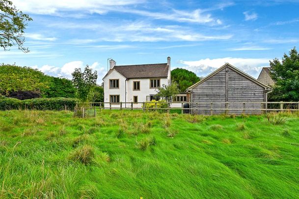 A charming recently renovated cottage - Photo 1