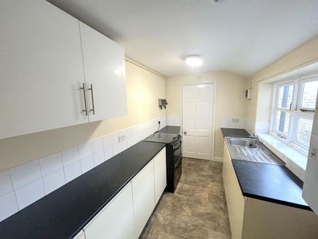 2 bedroom terraced house to rent - Photo 4
