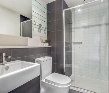 Stylish Two-Bedroom Apartment with Modern Amenities in a Prime Loca... - Photo 6