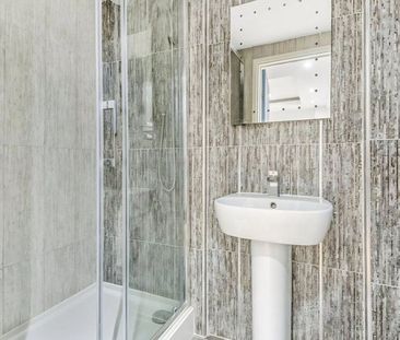 Bromley Road, London, SE6 - Photo 3