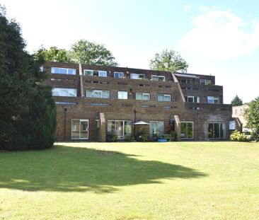 Stroudwater Park, WEYBRIDGE, KT13 - Photo 1