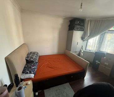Room in a Shared House, Suffolk Road, IG11 - Photo 5